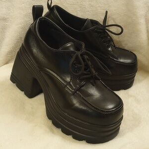 Chunky Platform Lace-Up Shoes - Black